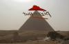 Pyramide mit Hut