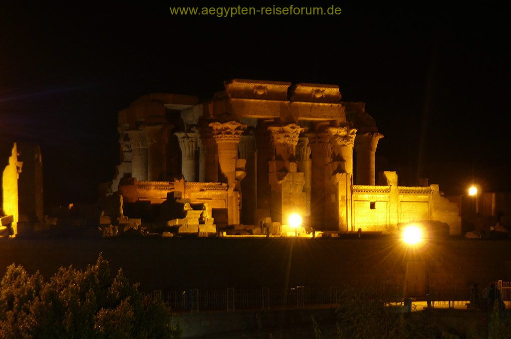 Leuchten am Kom Ombo Tempel