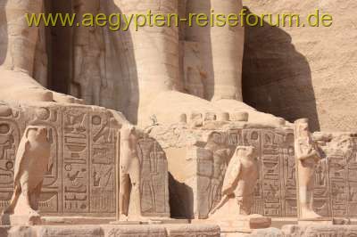 Abu Simbel - Ramses grosse Fuesse