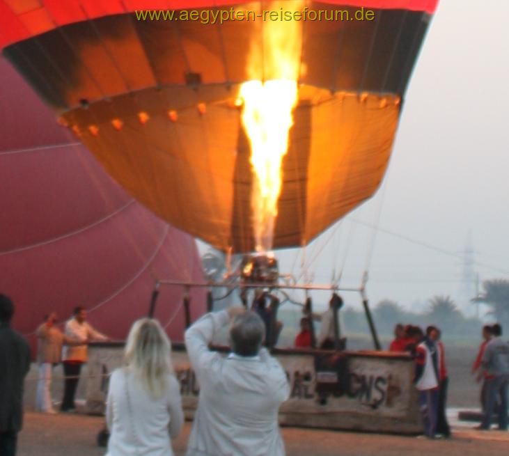 Vorbereitung Ballonfahrt ueber Westbank