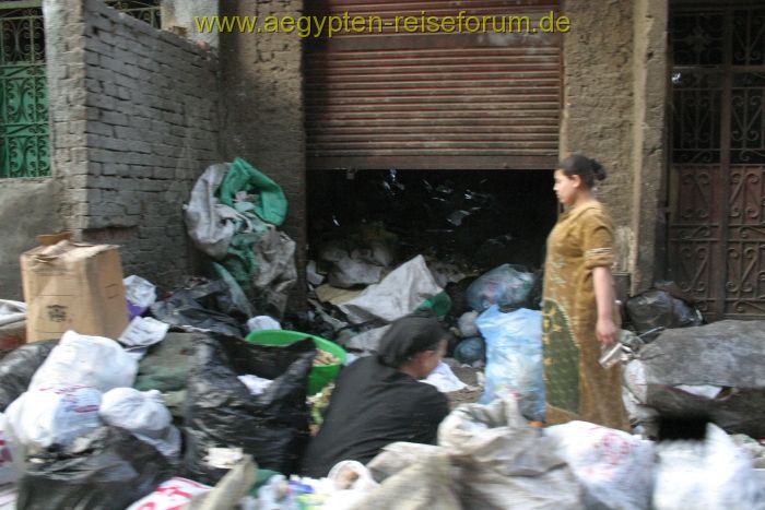 Zabalin Frauen bei der Müll Recycling