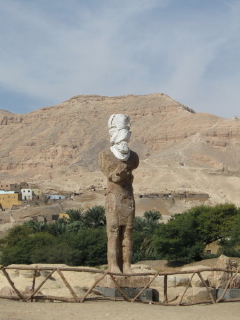 Statue im Tempel Amenophis III