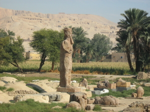 Statue im Tempel amenophis III