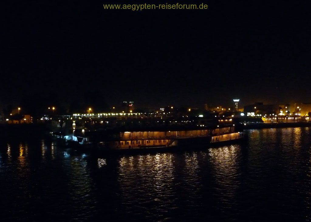 Luxor Nilanleger vom Wasser aus