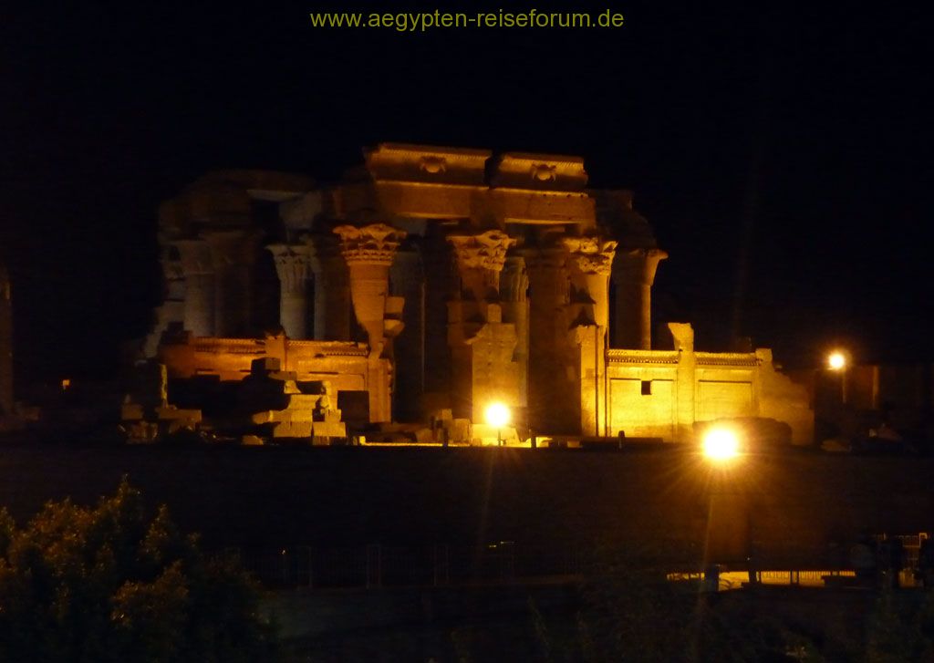 Kom Ombo bei Nacht