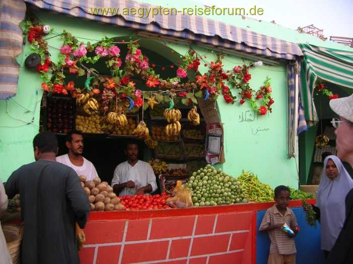 dekorierter Obstladen in Abu Simbel