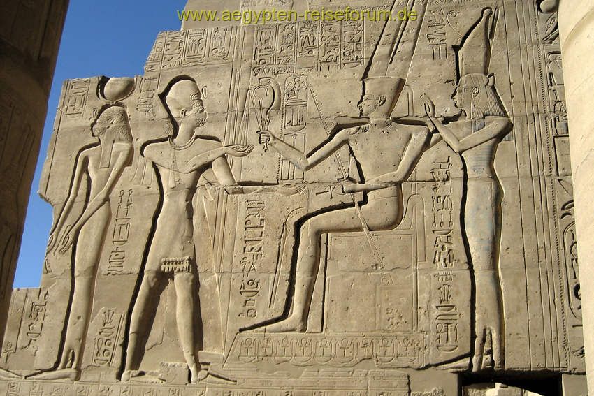Hathor (Ramses II) Amun-Re und Mut - Ramesseum