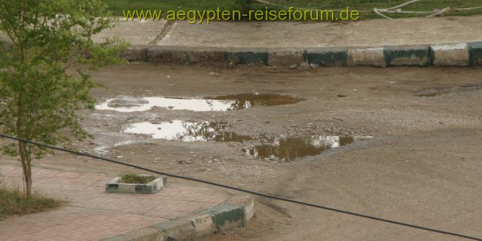 Wasserpfützen in Luxor