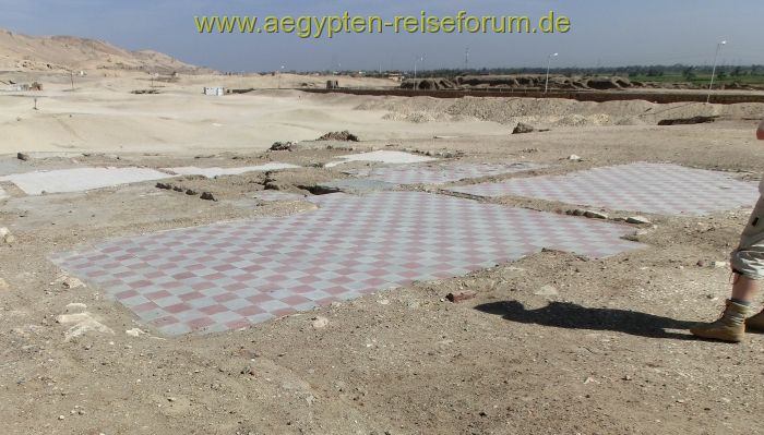 Antik oder doch noch zu Jung ?? (Reste eines Hauses in Qurna)