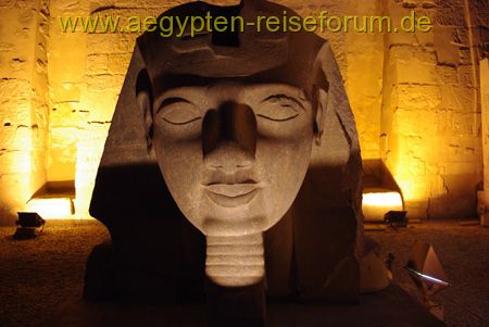 Ramses vor dem Luxor Tempel