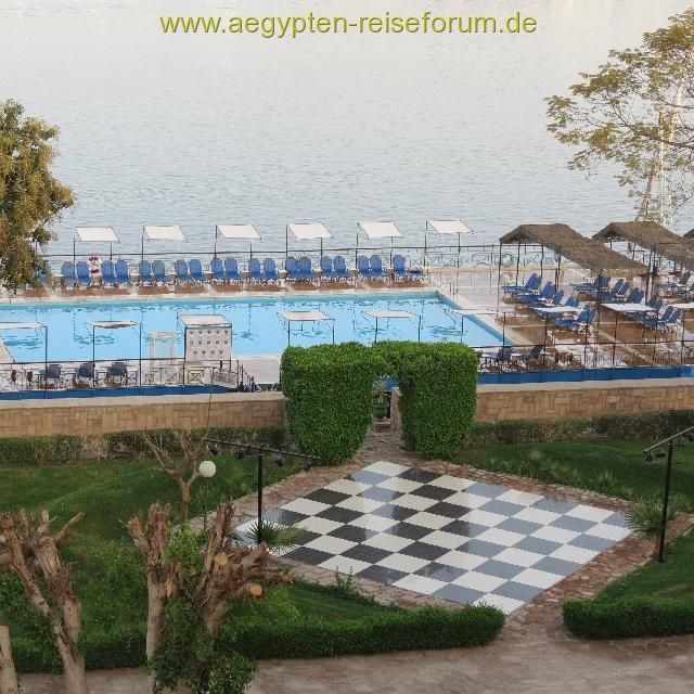 Fliesen im Garten des Iberotel