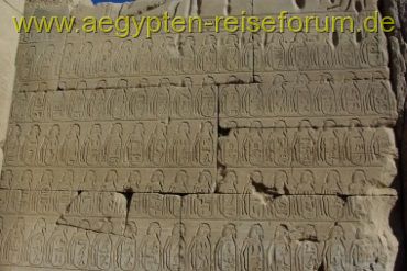 Gefangene im Karnak-Tempel