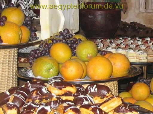 Obst und süße Naschereien