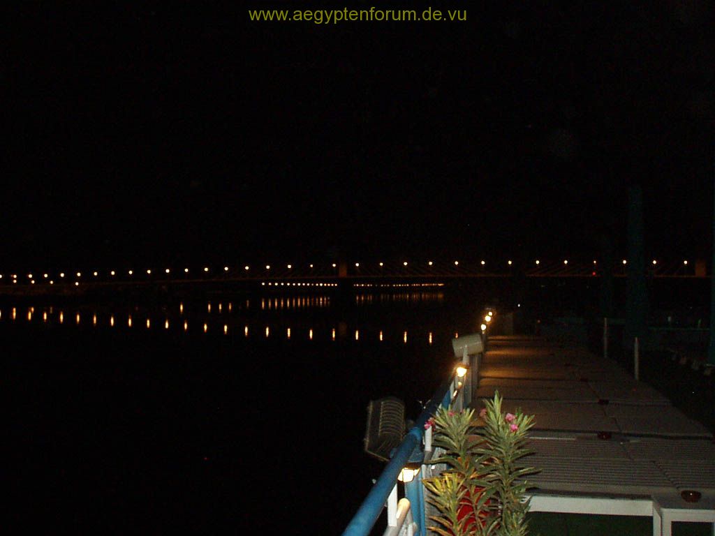 Brücke bei Nacht