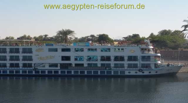 ??? wer kennt das schiff ???