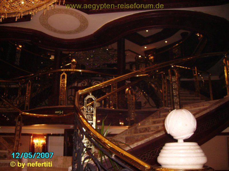 MS Monika - Lobby Treppe