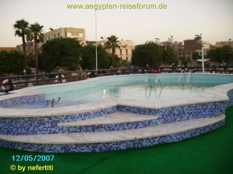 MS Monika -  Swimmingpool auf dem Deck