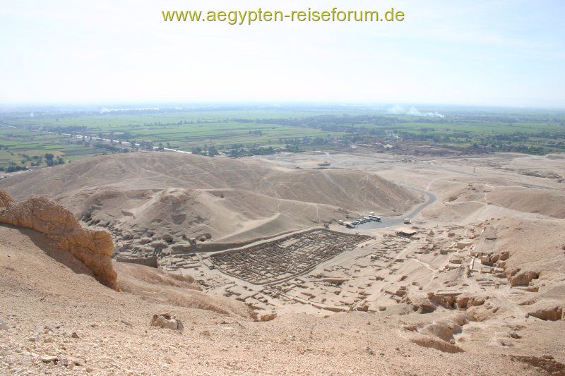 Dier el Medina mal von oben
