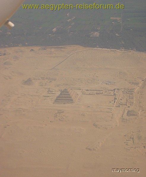 Der 1. Anblick einer Pyramide aus dem Flieger