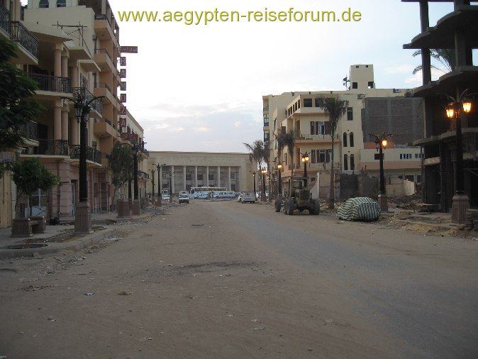 Straße zum Bahnhof in Luxor