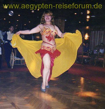 Bauchtänzerin auf dem Schiff