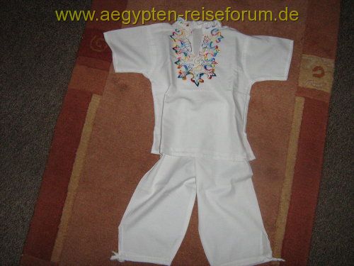 Kinderanzug aus Kunsthandwerkerladen in Luxor