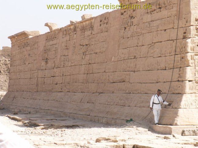 Medinet habu von hinten!
