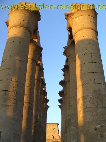 Lange Säulen im Luxortempel