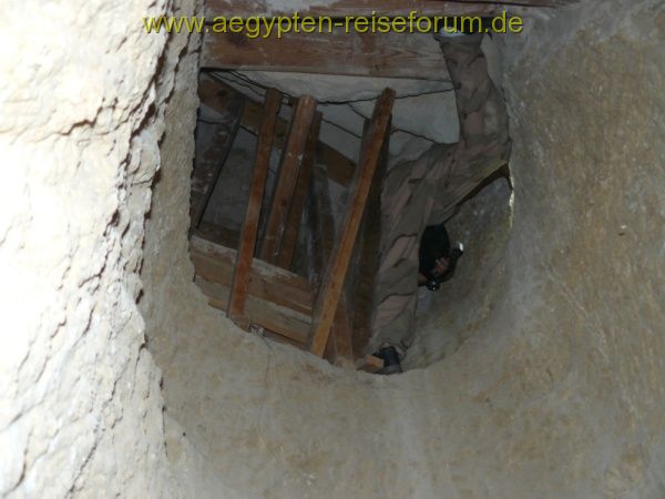Schacht in der Sphinx