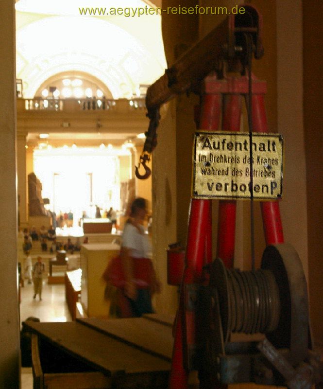 Warnung vor deutschem Kran im Ägyptischen Museum