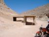 "Halbes" Motorrad vor Echnaton's Grab "Halbes" Motorrad vor Echnaton's Grab