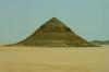 verwehte Spuren vor verkleideter Pyramide?